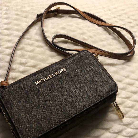 Michael Kors Handbags - Michael kors crossbody wallet
